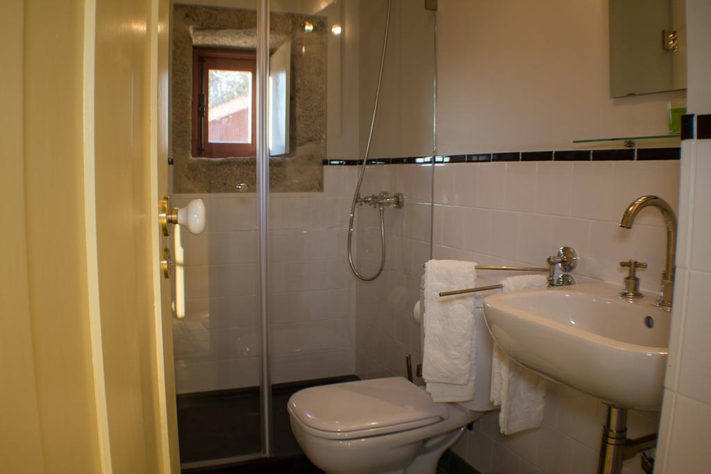 Casas Dos Avos Guest House Vale de Cambra Room photo