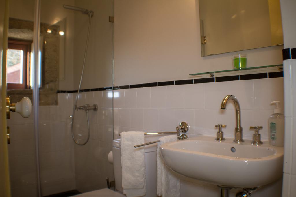 Casas Dos Avos Guest House Vale de Cambra Room photo