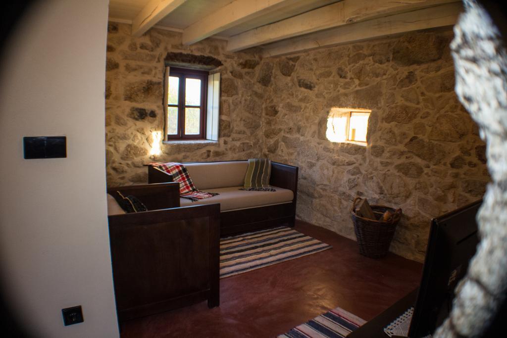 Casas Dos Avos Guest House Vale de Cambra Room photo