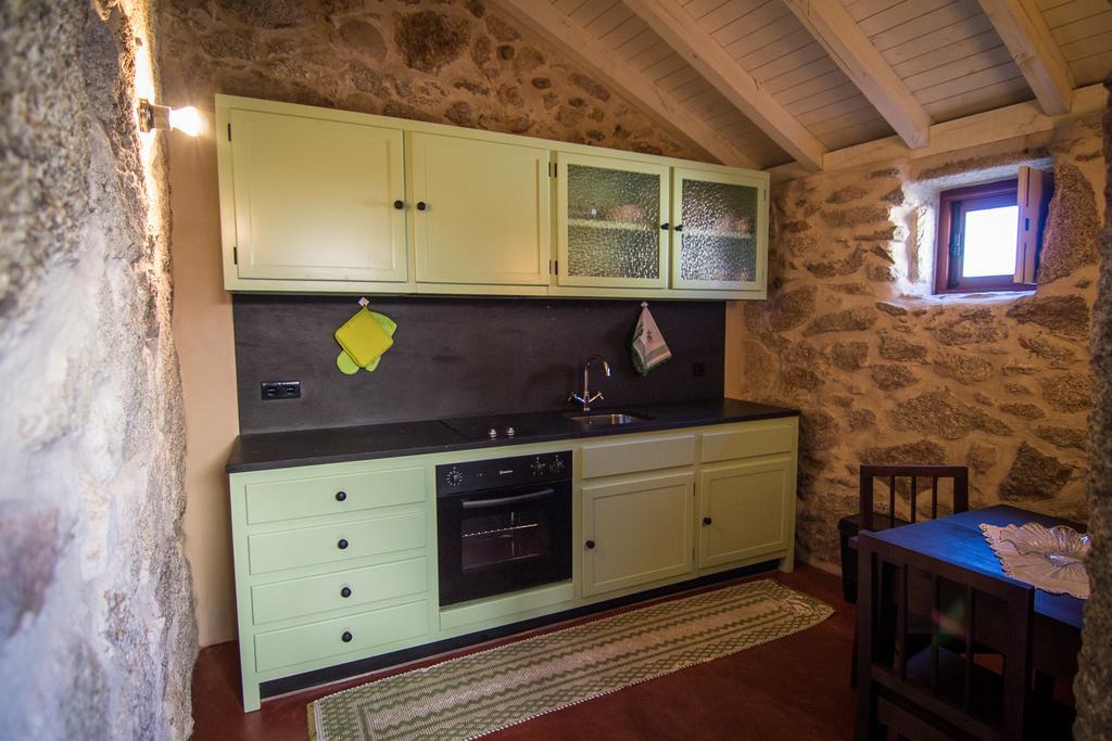 Casas Dos Avos Guest House Vale de Cambra Room photo