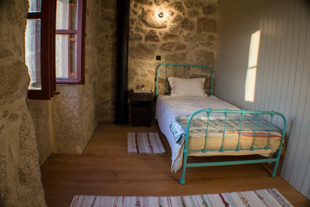 Casas Dos Avos Guest House Vale de Cambra Room photo