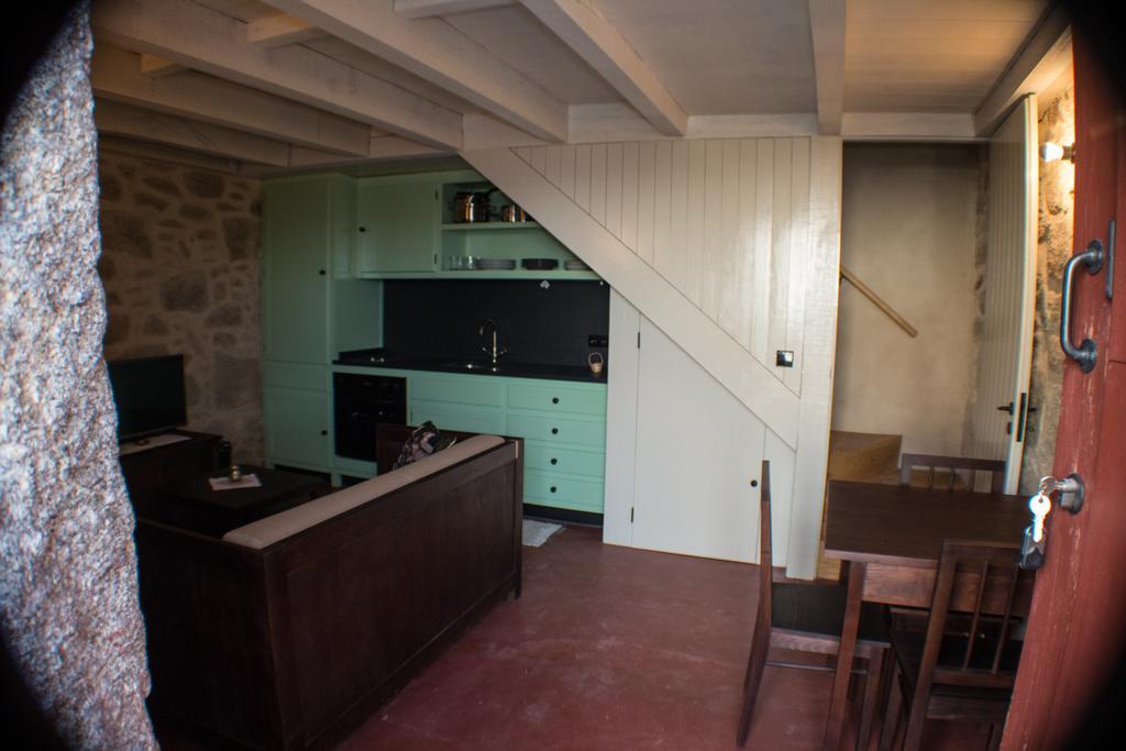 Casas Dos Avos Guest House Vale de Cambra Room photo