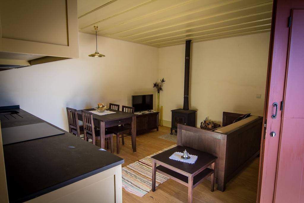 Casas Dos Avos Guest House Vale de Cambra Room photo