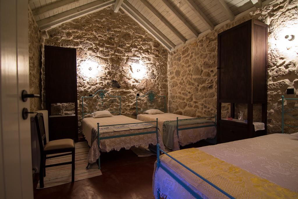 Casas Dos Avos Guest House Vale de Cambra Room photo